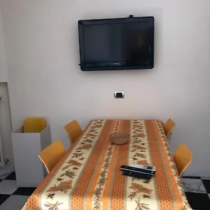 casa-di-charmy.hotelitalianriviera.com/
